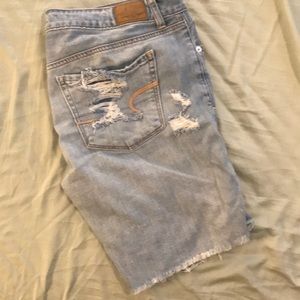 American Eagle Tomgirl Bermuda distressed shorts